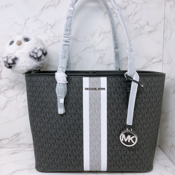 Michael Kors Handbags - Michael Kors Medium Tote